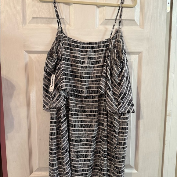 Old Navy Black and White Patterned Midi Dress - Picture 4 of 5